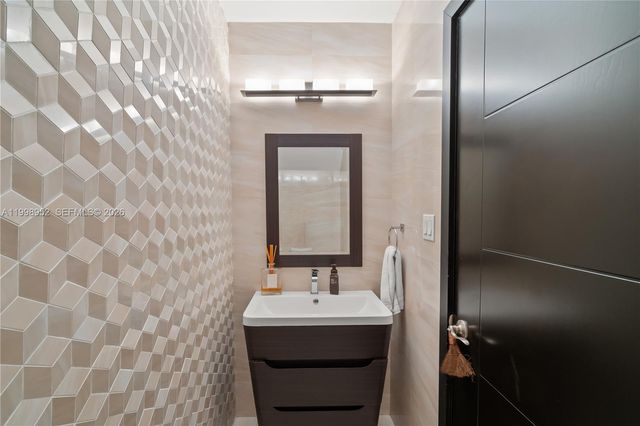 519 Alhambra Cir, Coral Gables, FL 33134