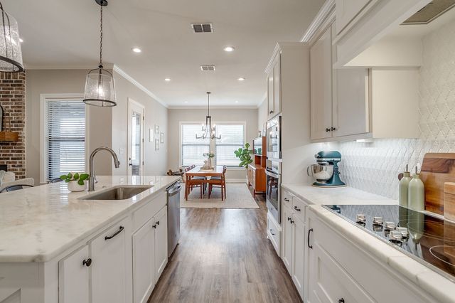 808 Gallant Fox Road, Hewitt, TX 76643