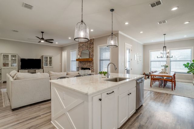 808 Gallant Fox Road, Hewitt, TX 76643