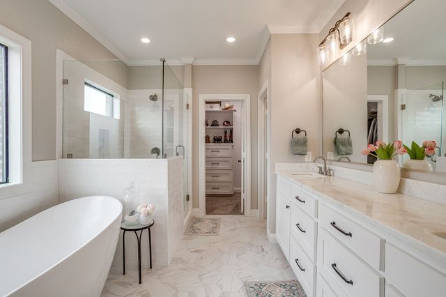 808 Gallant Fox Road, Hewitt, TX 76643