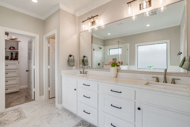 808 Gallant Fox Road, Hewitt, TX 76643