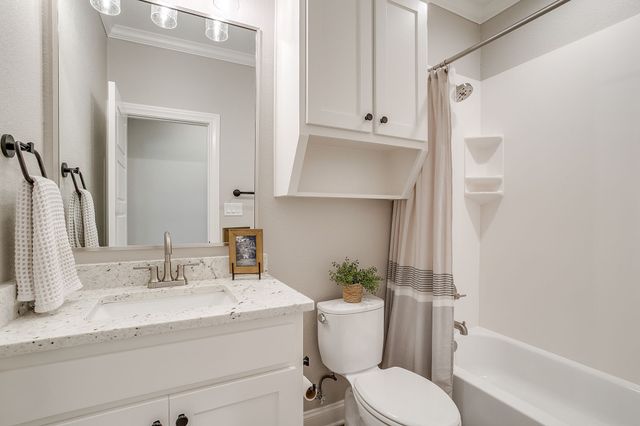 808 Gallant Fox Road, Hewitt, TX 76643