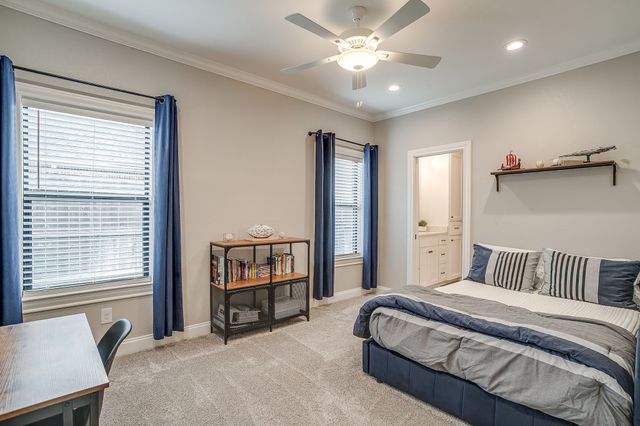 808 Gallant Fox Road, Hewitt, TX 76643