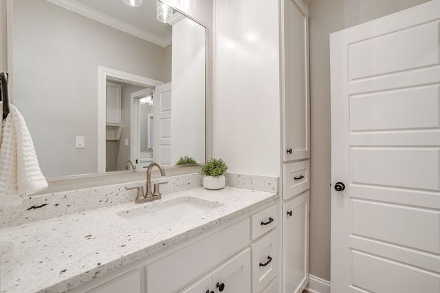 808 Gallant Fox Road, Hewitt, TX 76643