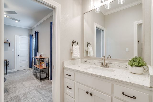 808 Gallant Fox Road, Hewitt, TX 76643