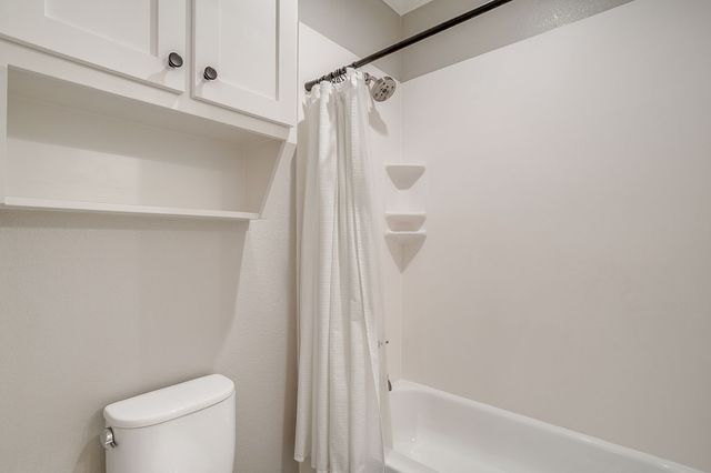 808 Gallant Fox Road, Hewitt, TX 76643