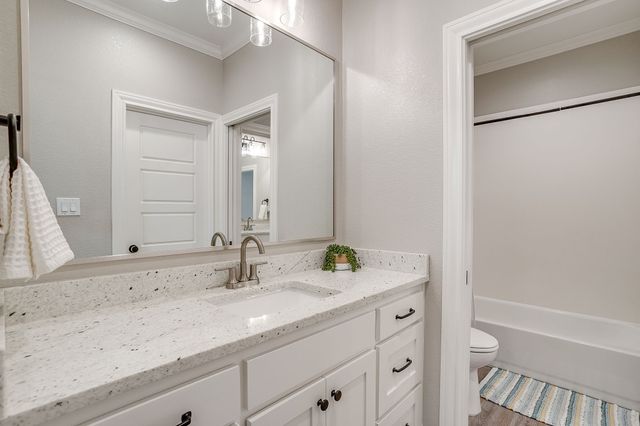 808 Gallant Fox Road, Hewitt, TX 76643