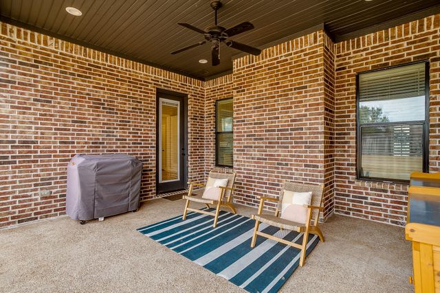 808 Gallant Fox Road, Hewitt, TX 76643