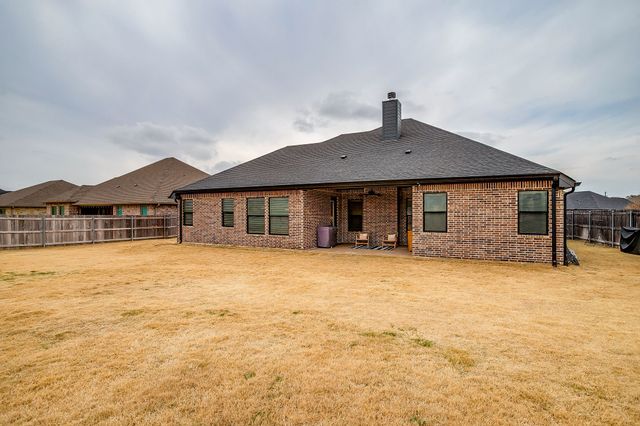 808 Gallant Fox Road, Hewitt, TX 76643