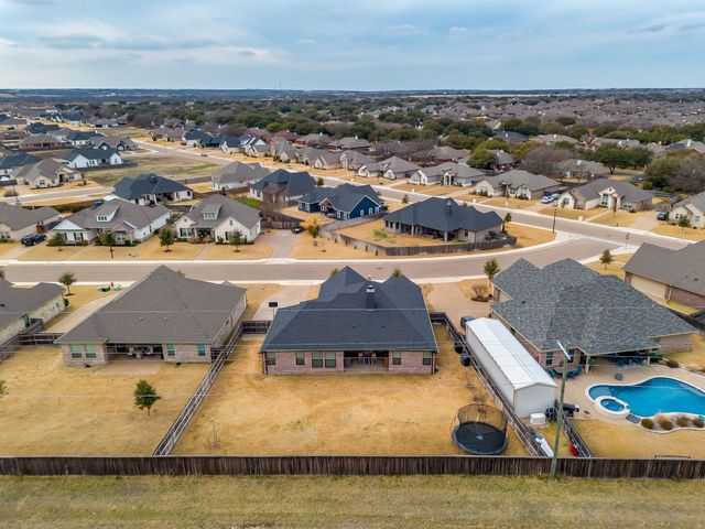808 Gallant Fox Road, Hewitt, TX 76643