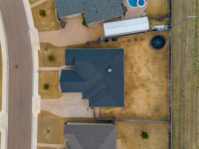 808 Gallant Fox Road, Hewitt, TX 76643