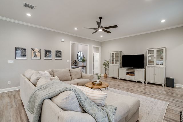 808 Gallant Fox Road, Hewitt, TX 76643