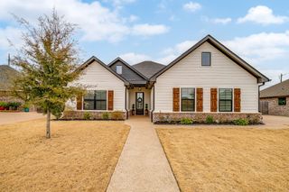 808 Gallant Fox Road, Hewitt, TX 76643