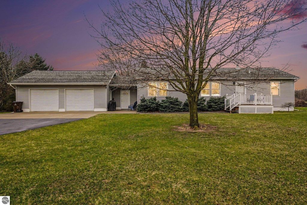 Image 1 of property listing at 8221 N Rich Road, Alma, MI 48801