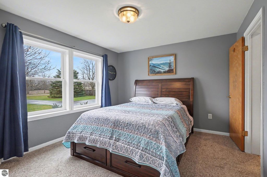 Image 12 of property listing at 8221 N Rich Road, Alma, MI 48801