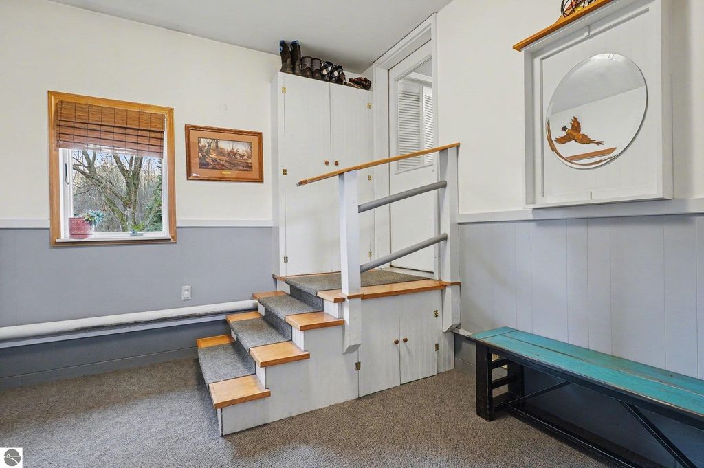 Image 18 of property listing at 8221 N Rich Road, Alma, MI 48801