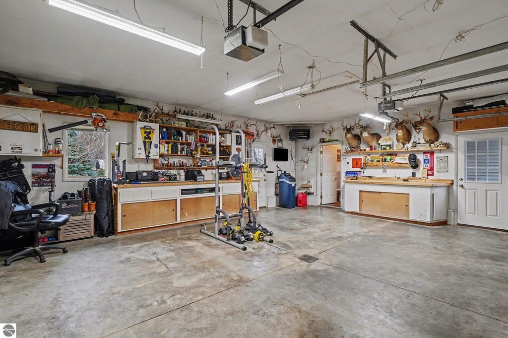 Image 21 of property listing at 8221 N Rich Road, Alma, MI 48801