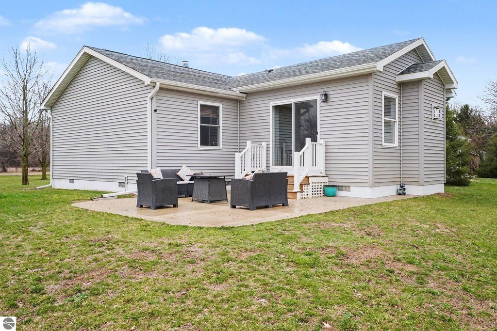 Image 25 of property listing at 8221 N Rich Road, Alma, MI 48801