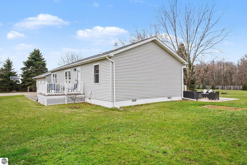 Image 26 of property listing at 8221 N Rich Road, Alma, MI 48801