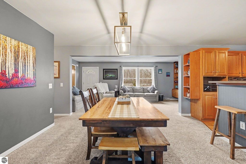 Image 6 of property listing at 8221 N Rich Road, Alma, MI 48801