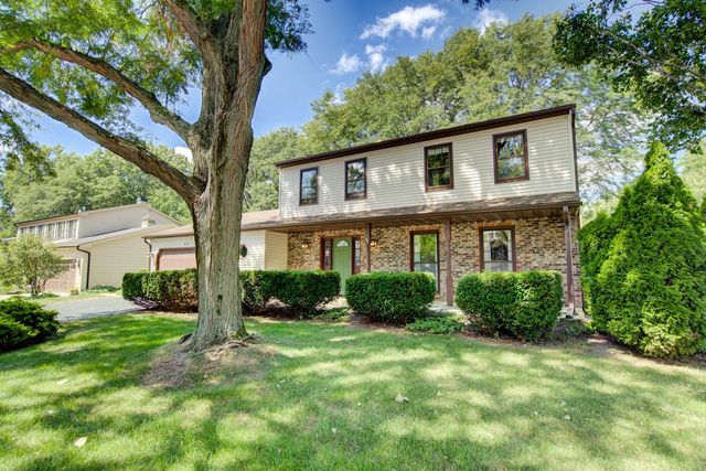 907 Secretariat Drive, Naperville, IL 60540