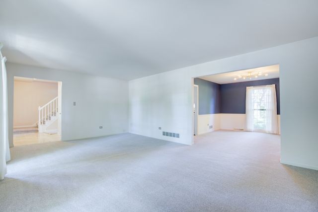 907 Secretariat Drive, Naperville, IL 60540