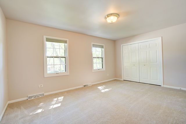 907 Secretariat Drive, Naperville, IL 60540