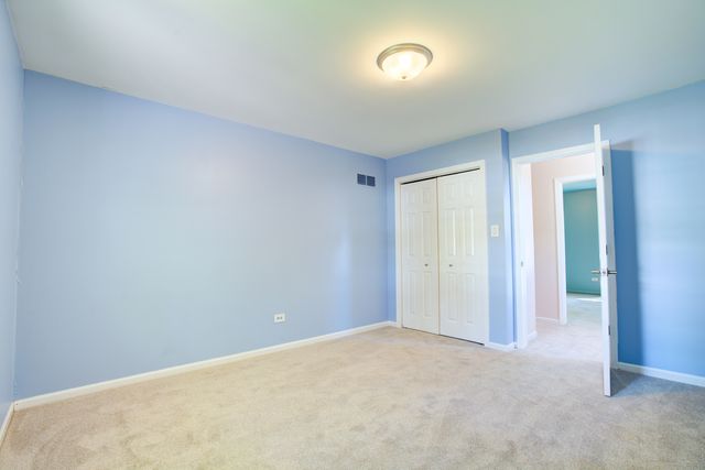 907 Secretariat Drive, Naperville, IL 60540