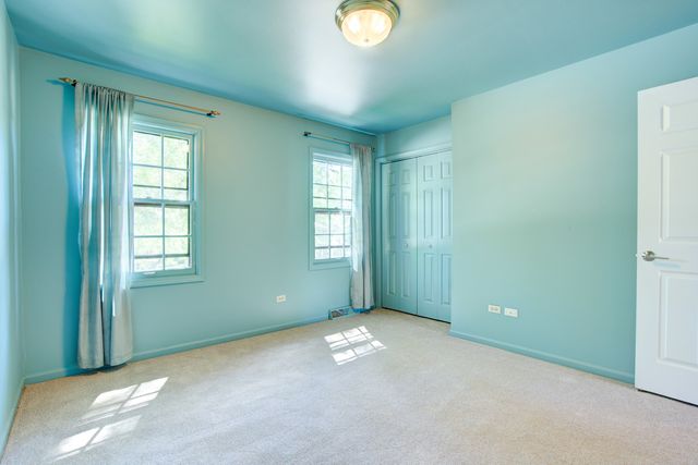 907 Secretariat Drive, Naperville, IL 60540