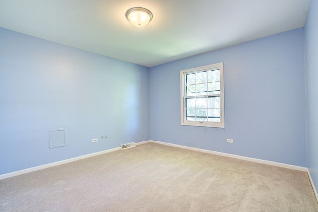 907 Secretariat Drive, Naperville, IL 60540