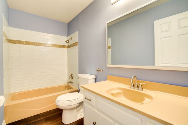 907 Secretariat Drive, Naperville, IL 60540