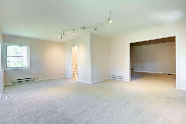 907 Secretariat Drive, Naperville, IL 60540