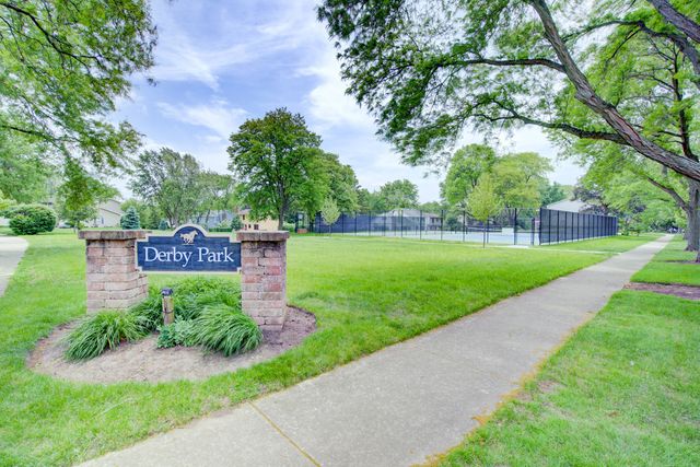 907 Secretariat Drive, Naperville, IL 60540