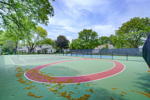 907 Secretariat Drive, Naperville, IL 60540