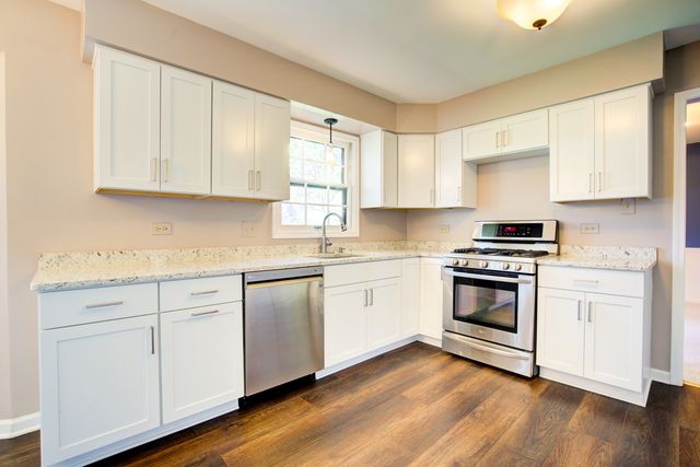 907 Secretariat Drive, Naperville, IL 60540