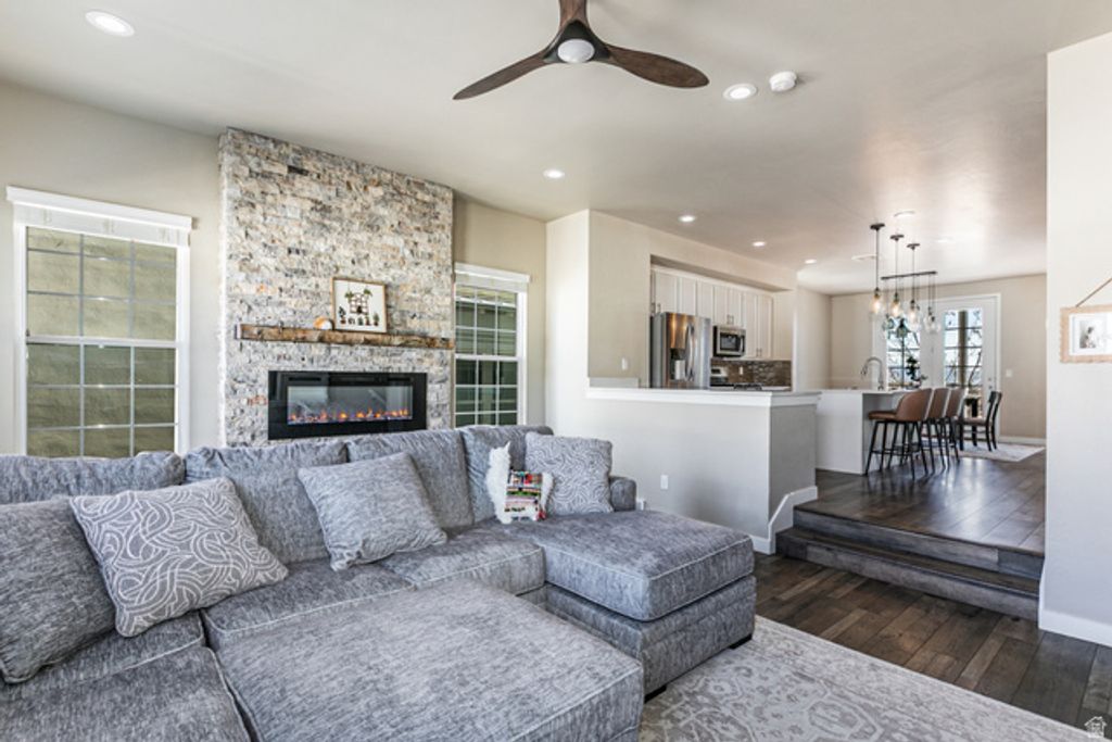 5328 W SOUTH JORDAN PKWY, South Jordan, UT 84009