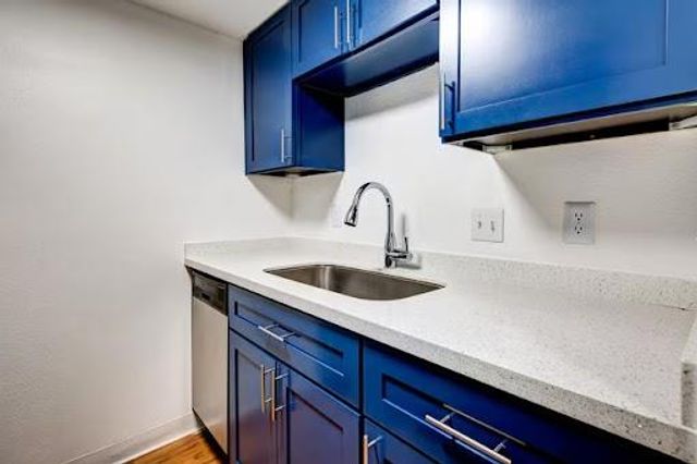 502 W 35th ST 205, Austin, TX 78705