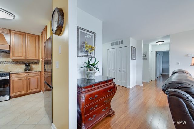 190 S WOOD DALE Road 507, Wood Dale, IL 60191