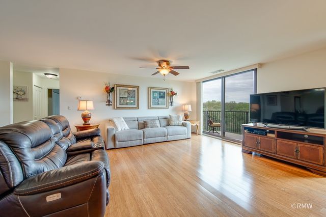 190 S WOOD DALE Road 507, Wood Dale, IL 60191