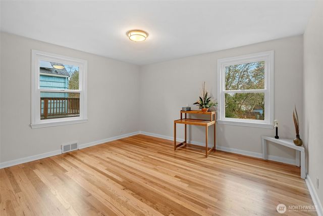 9748 Dayton Avenue N, Seattle, WA 98103