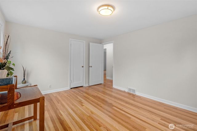 9748 Dayton Avenue N, Seattle, WA 98103