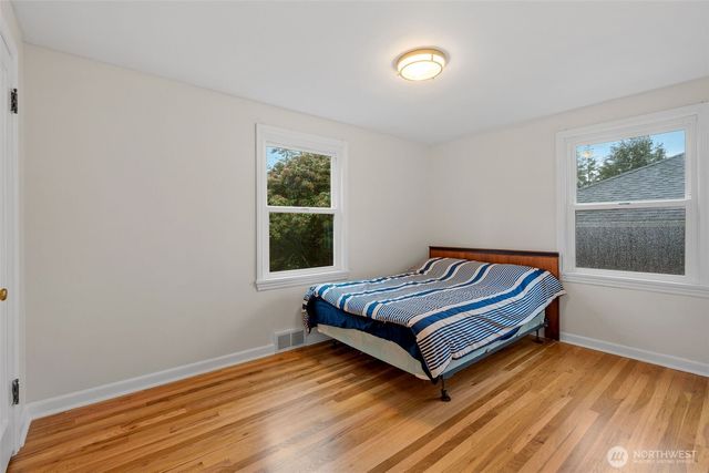 9748 Dayton Avenue N, Seattle, WA 98103