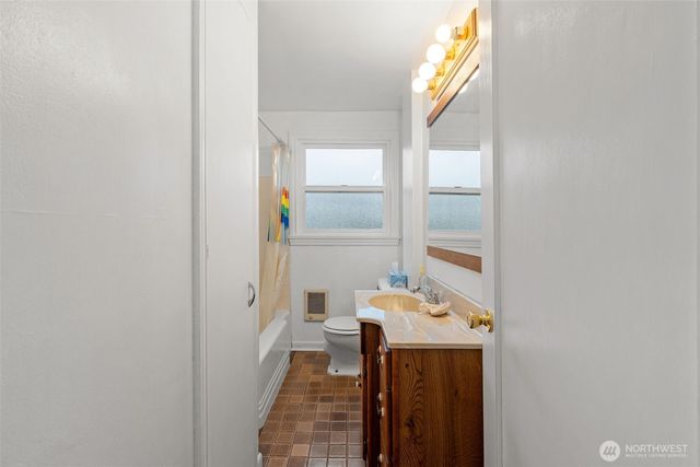 9748 Dayton Avenue N, Seattle, WA 98103