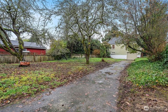 9748 Dayton Avenue N, Seattle, WA 98103