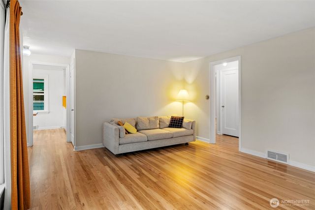 9748 Dayton Avenue N, Seattle, WA 98103