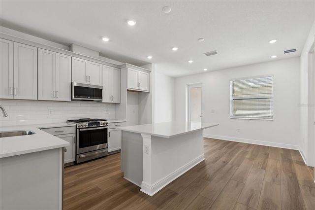 8217 SEAFLOWER PARKWAY, Bradenton, FL 34210