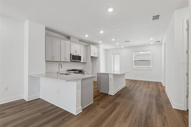 8217 SEAFLOWER PARKWAY, Bradenton, FL 34210