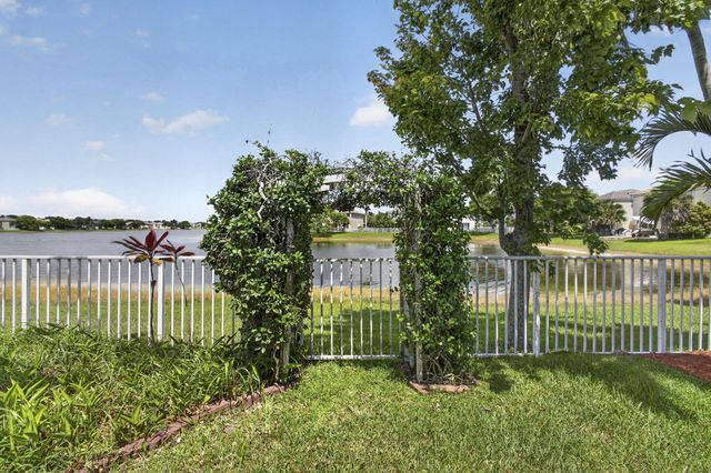 214 Berenger Walk, Royal Palm Beach, FL 33414