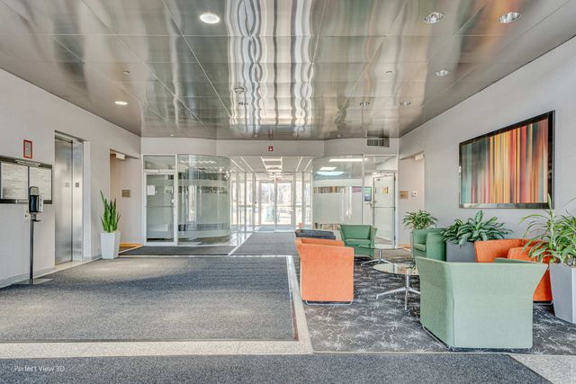 650 E Algonquin Road, Schaumburg, IL 60173