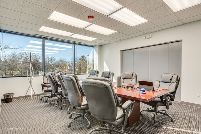 650 E Algonquin Road, Schaumburg, IL 60173